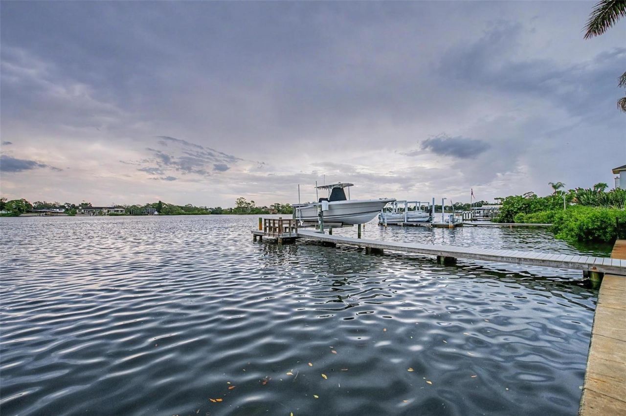 704 Bayshore Drive, Tarpon Springs, FL 34689 Photo