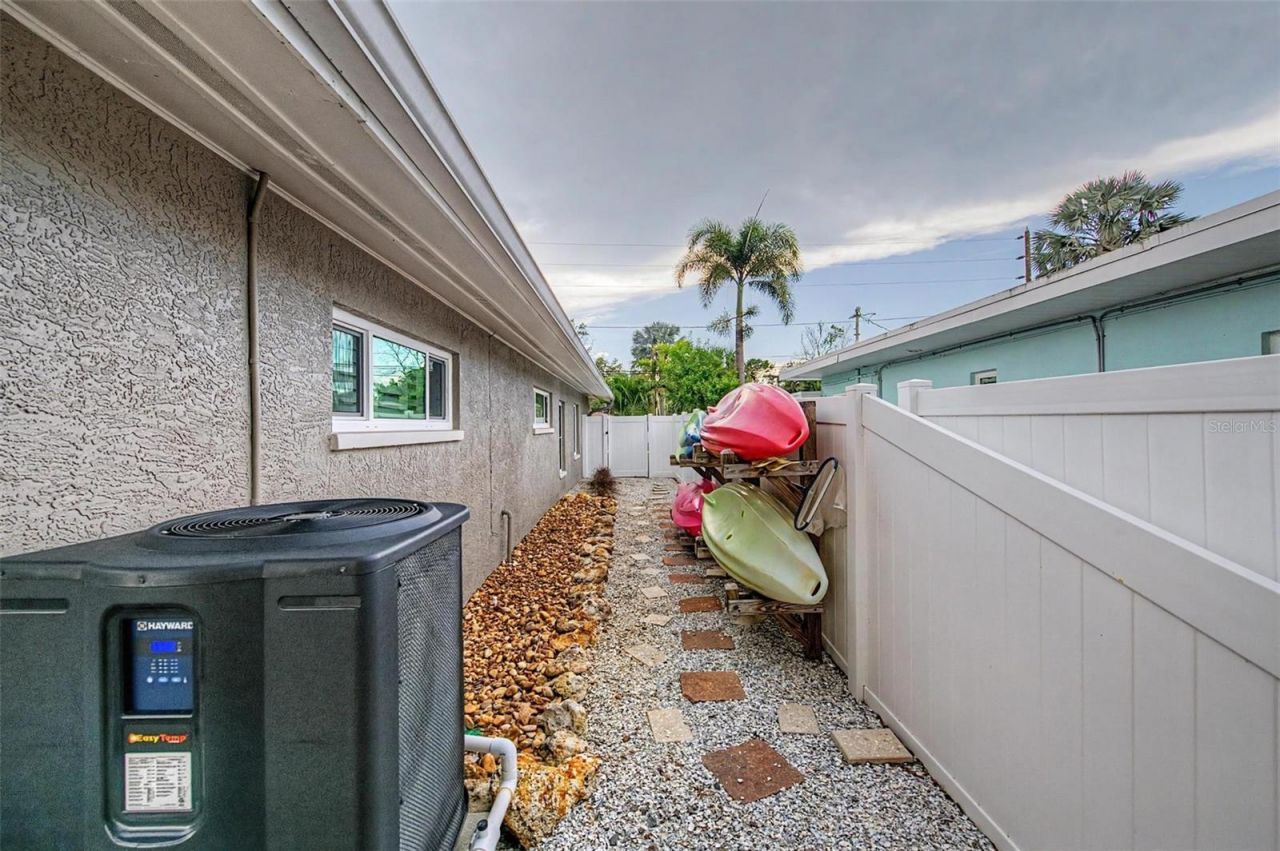 704 Bayshore Drive, Tarpon Springs, FL 34689 Photo