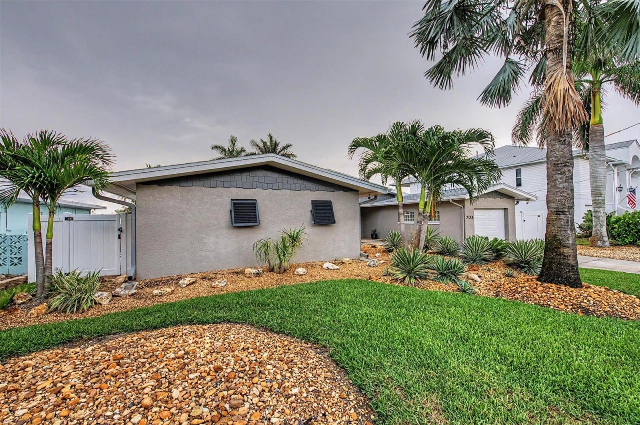 704 Bayshore Drive, Tarpon Springs, FL 34689 Photo