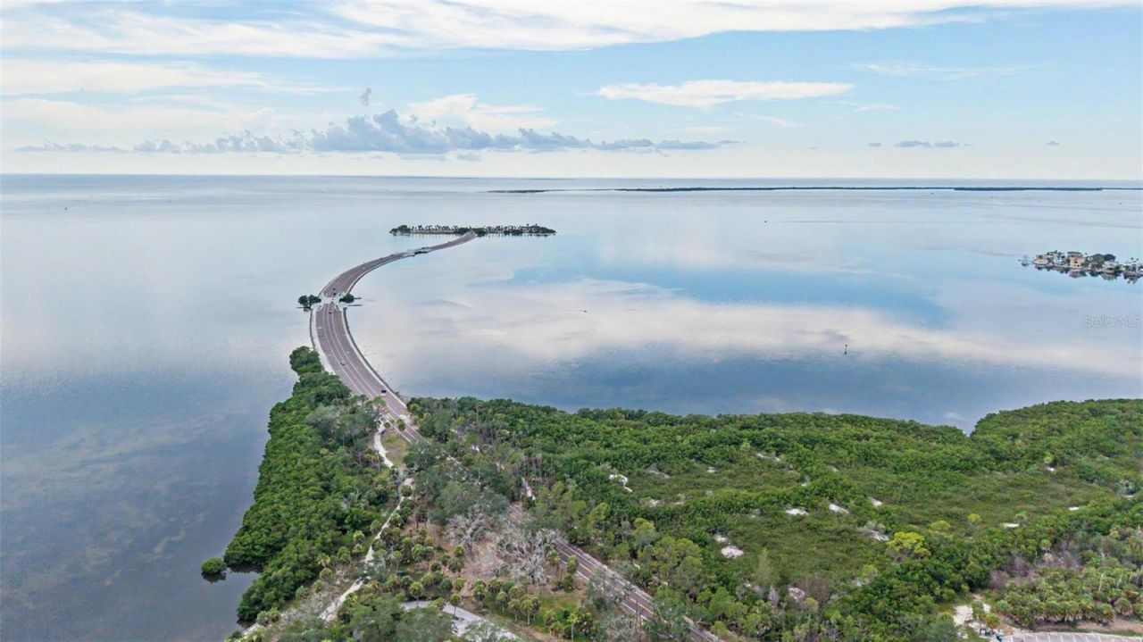 704 Bayshore Drive, Tarpon Springs, FL 34689 Photo