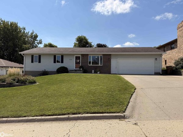 810 San Salvador Avenue, Carroll, IA 51401