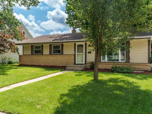 4715 Cleveland Avenue , Rockford, IL 61108