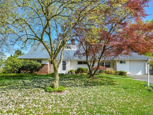 14 Peachtree Lane , Roslyn, NY 11576