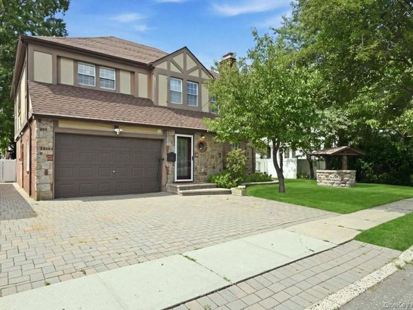 111 N 11th Street , New Hyde Park, NY 11040