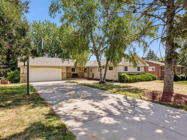 95 15th Avenue SW, New Brighton, MN 55112