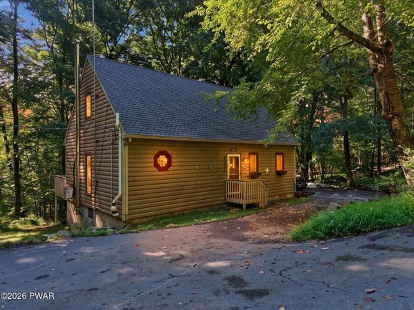 126 Winterberry Drive, Milford, PA 18337