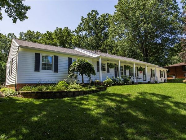 690 N Azalea Boulevard , Barberton, OH 44203