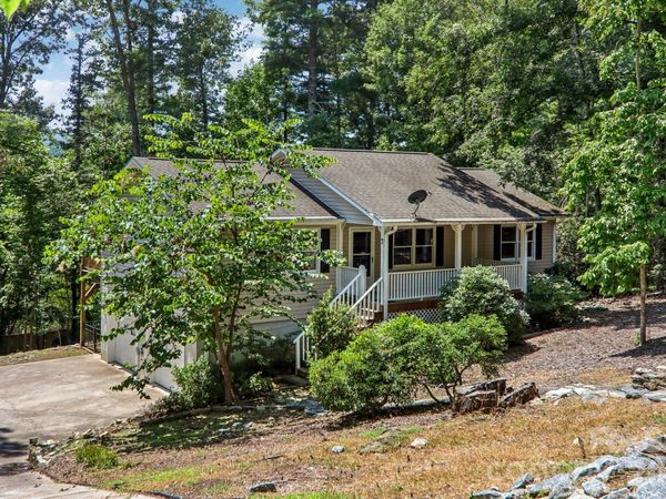 7 Maple Leaf Drive, Hendersonville, NC 28739
