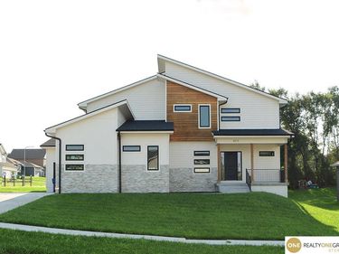 8215 N 166th Street, Bennington, NE 68007