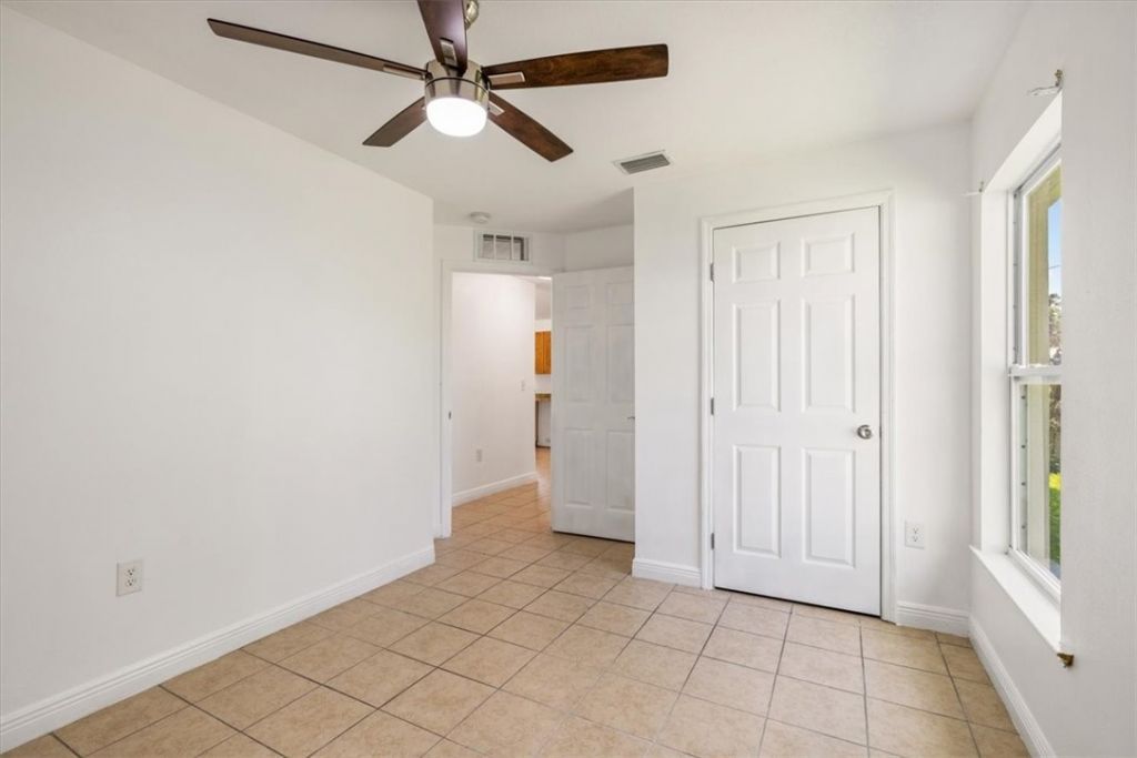 1297 10th Court Sw, Vero Beach, FL 32962 Photo