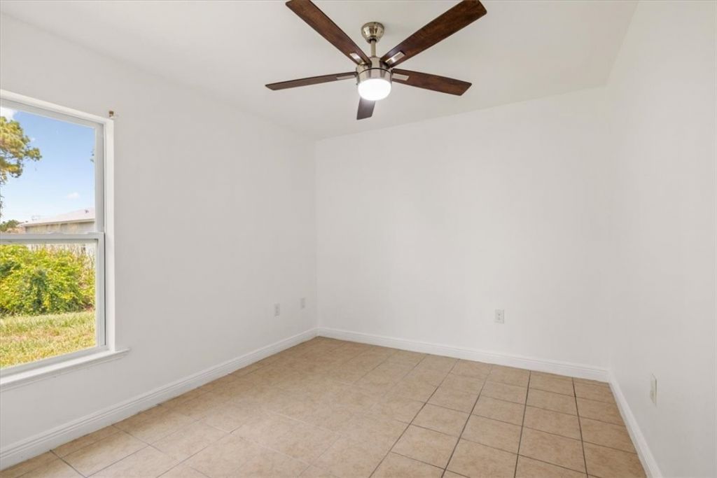 1297 10th Court Sw, Vero Beach, FL 32962 Photo