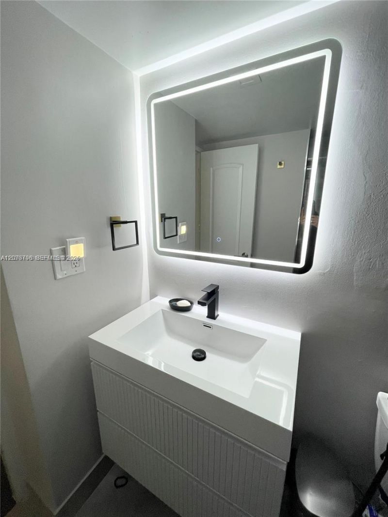 5600 Collins Ave, Unit 16P, Miami Beach, FL 33140 Photo