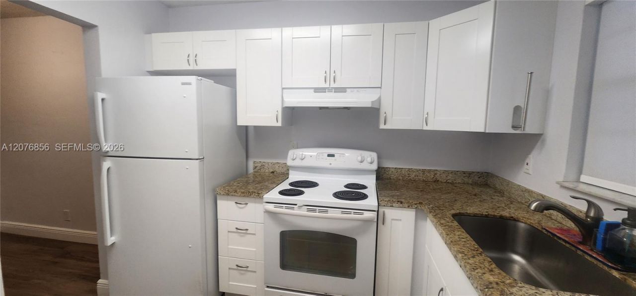 1555 N 12th Ct , Unit 8B, Hollywood, FL 33019 Photo