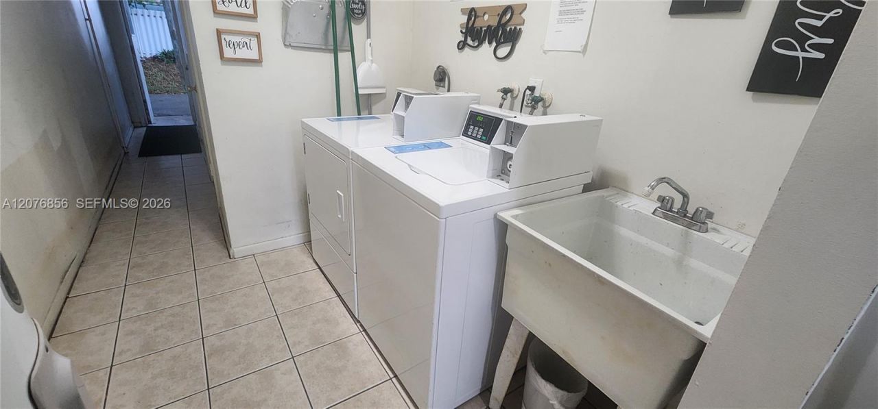 1555 N 12th Ct , Unit 8B, Hollywood, FL 33019 Photo