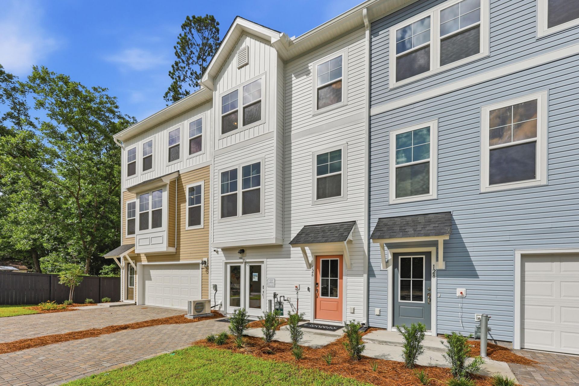 140 Fernbank Road Photo 1