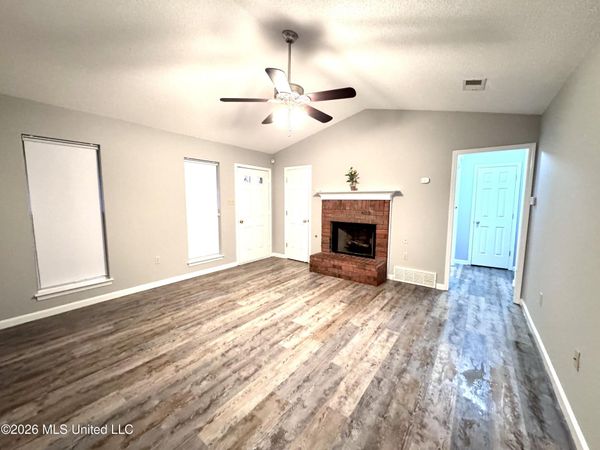 6918 Amanda Drive, Olive Branch, MS 38654
