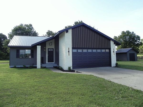 13805 Riverside Drive, Constantine, MI 49042