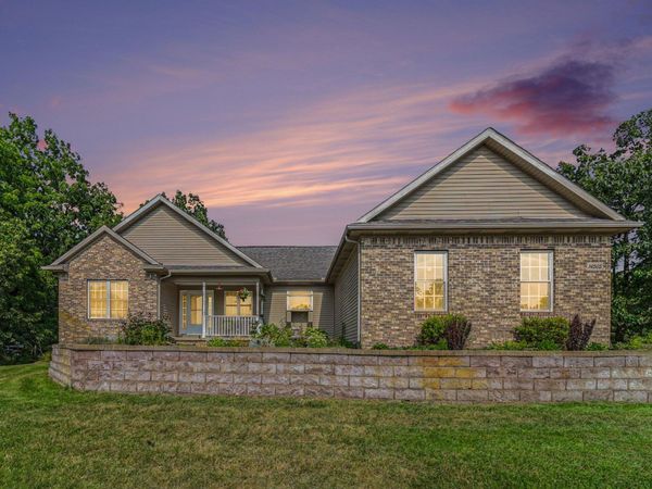 14505 Meadowpark Drive, Pinckney, MI 48169