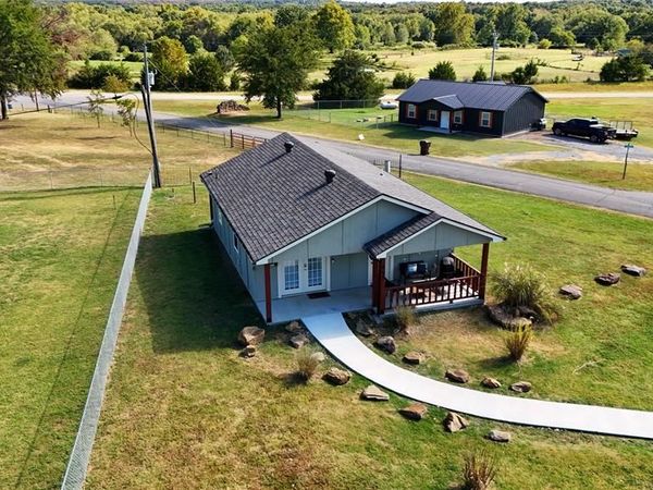 805 Comanche Drive, Eufaula, OK 74432