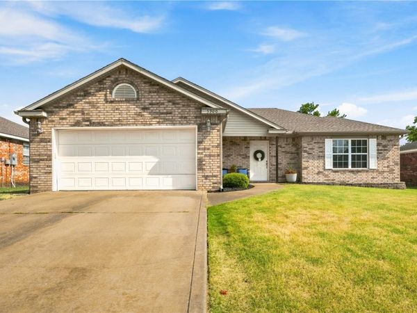 3900 SW Hansom Loop , Bentonville, AR 72712
