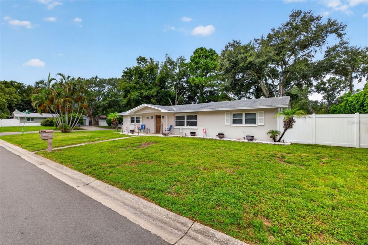 2266 Manor Court , Clearwater, FL 33763 Photo
