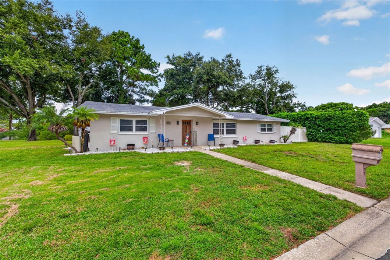 2266 Manor Court , Clearwater, FL 33763 Photo