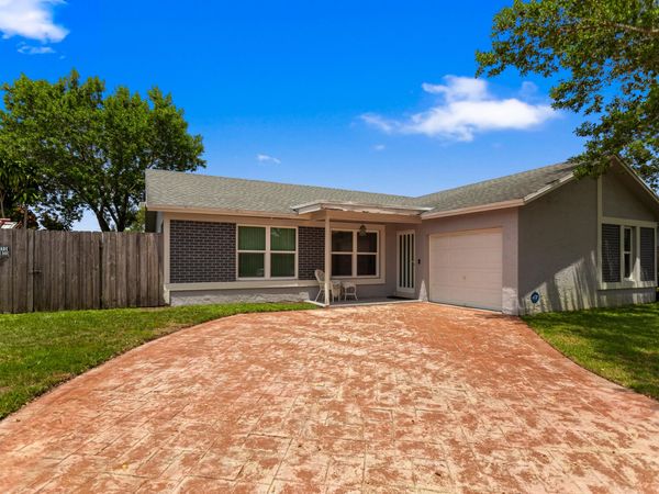 8621 NW 3RD Street, Pembroke Pines, FL 33024