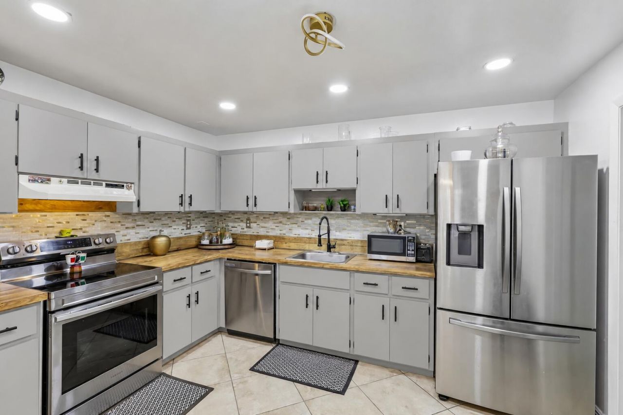 2075 SW 72nd Avenue, Davie, FL 33317 Photo