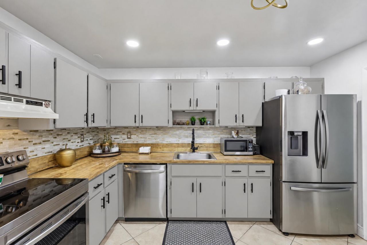 2075 SW 72nd Avenue, Davie, FL 33317 Photo