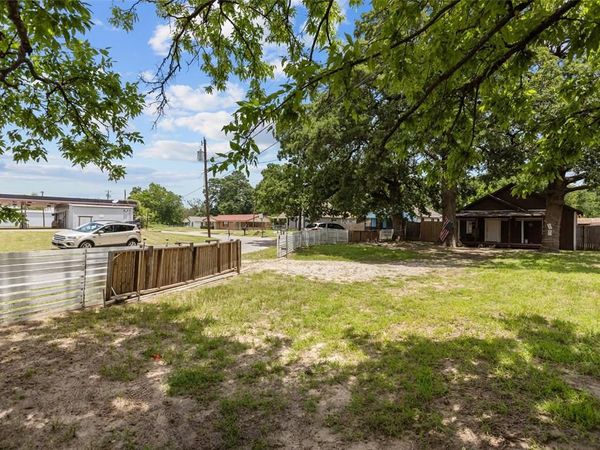 606 N Needmore Street, Athens, TX 75751