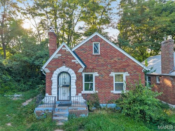 4207 Colonial Avenue, Northwoods, MO 63121