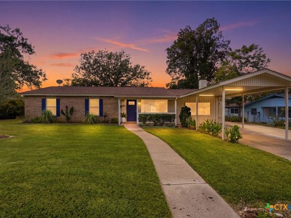 228 S Ponton Street , Gonzales, TX 78629