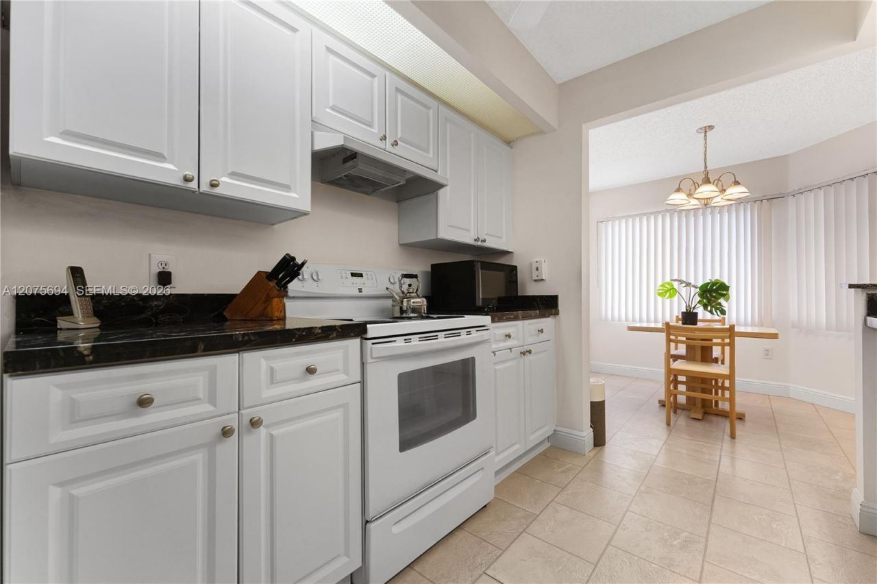 850 SW 138th Ave, Unit 213D, Pembroke Pines, FL 33027 Photo