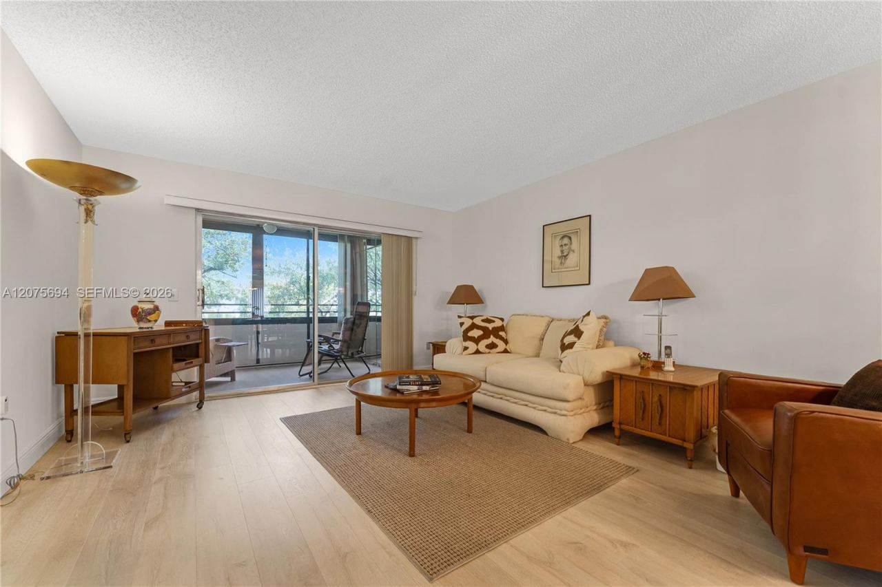 850 SW 138th Ave, Unit 213D, Pembroke Pines, FL 33027 Photo
