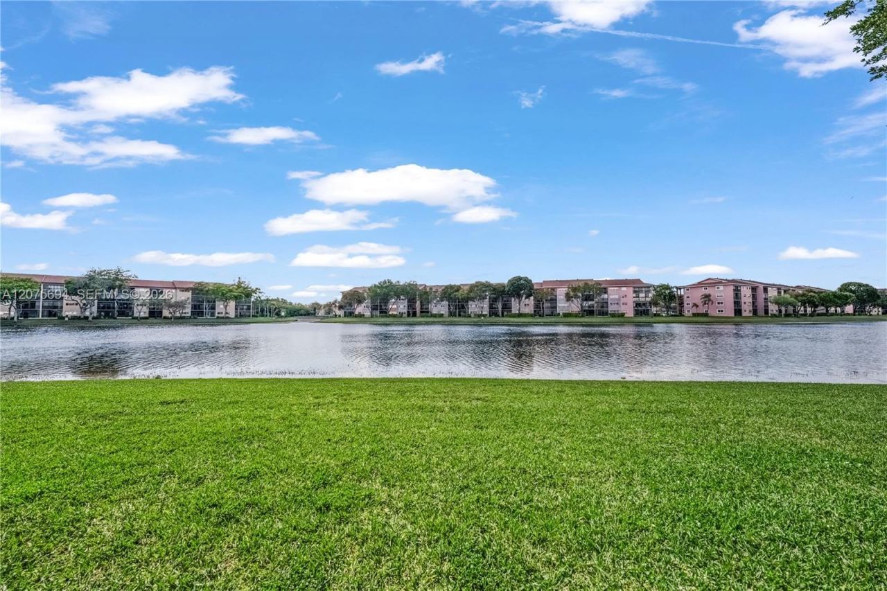 850 SW 138th Ave, Unit 213D, Pembroke Pines, FL 33027 Photo