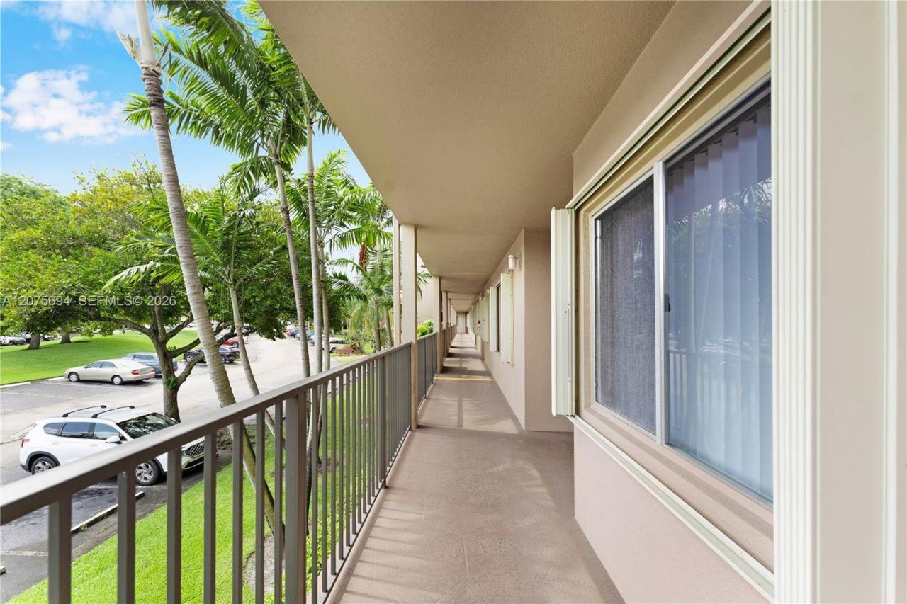 850 SW 138th Ave, Unit 213D, Pembroke Pines, FL 33027 Photo