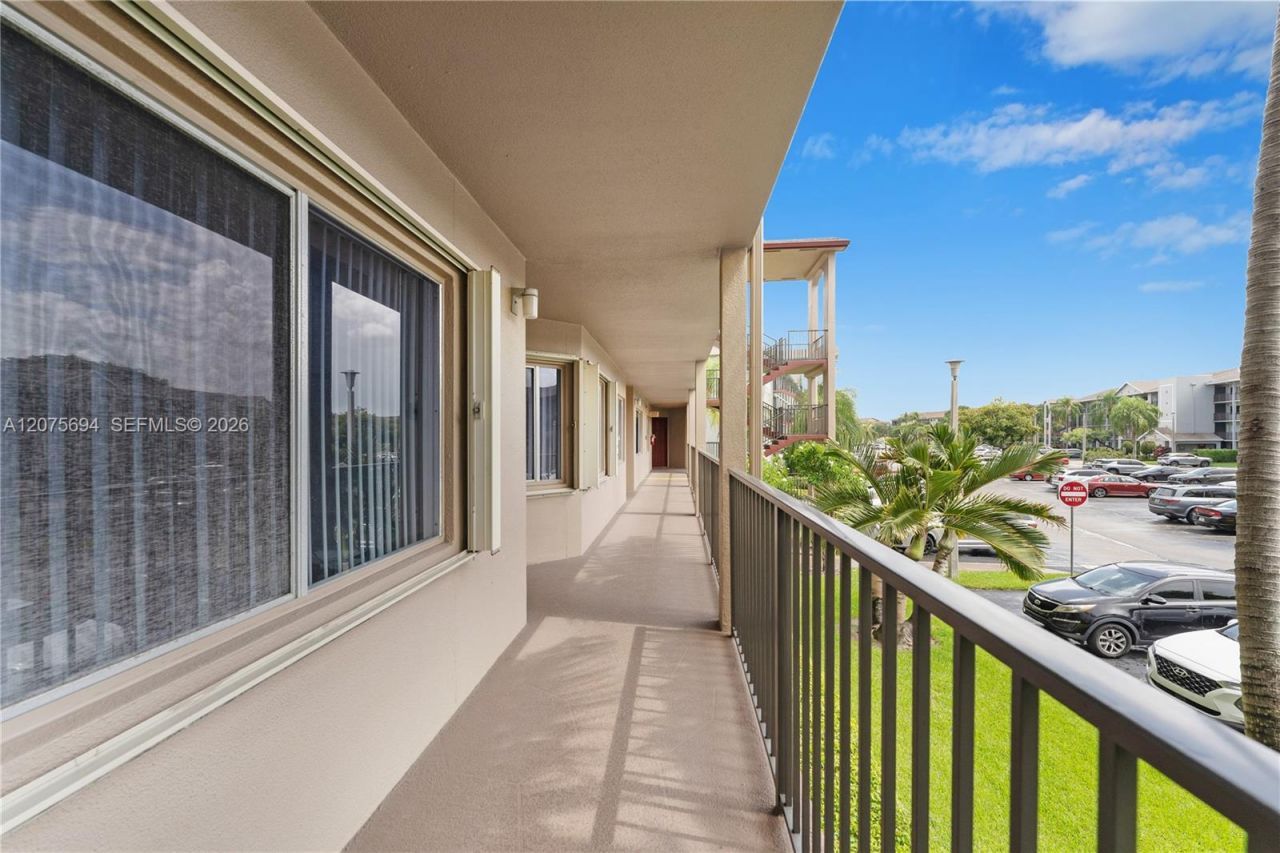 850 SW 138th Ave, Unit 213D, Pembroke Pines, FL 33027 Photo