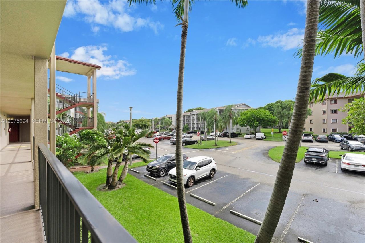 850 SW 138th Ave, Unit 213D, Pembroke Pines, FL 33027 Photo