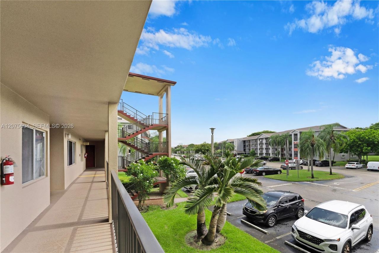 850 SW 138th Ave, Unit 213D, Pembroke Pines, FL 33027 Photo
