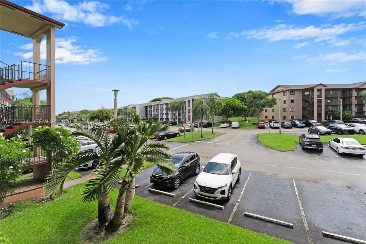 850 SW 138th Ave, Unit 213D, Pembroke Pines, FL 33027 Photo