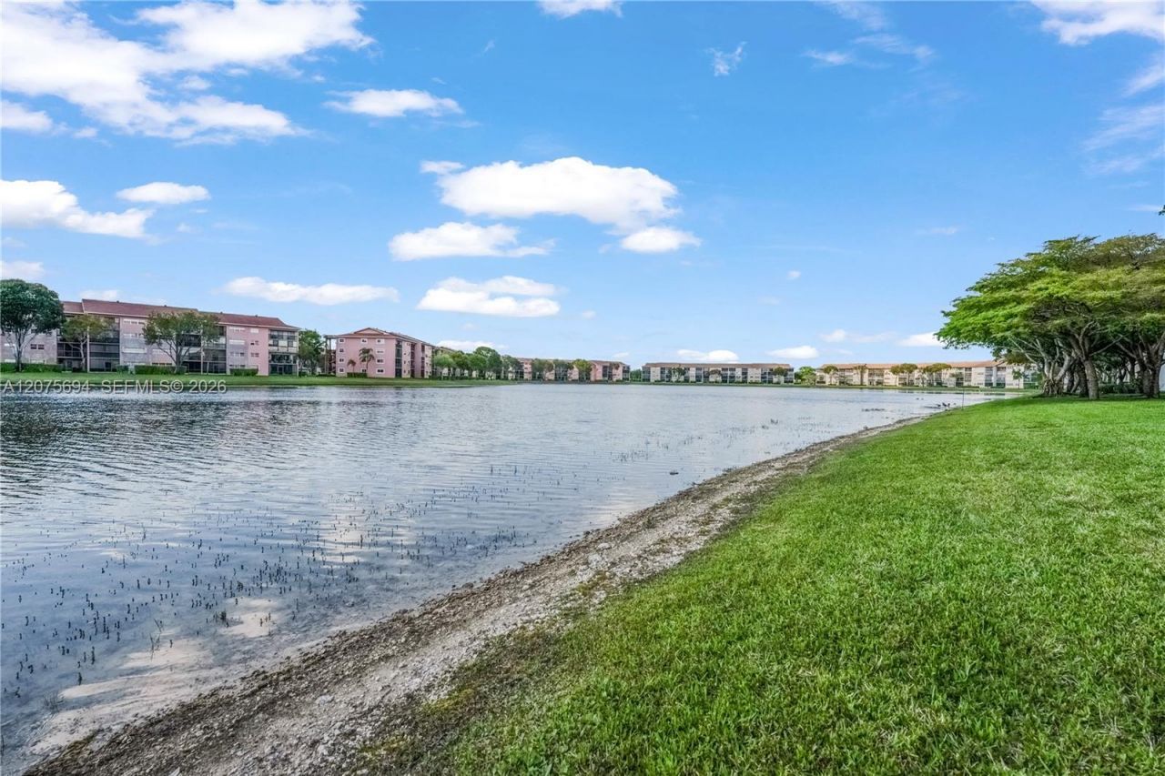 850 SW 138th Ave, Unit 213D, Pembroke Pines, FL 33027 Photo