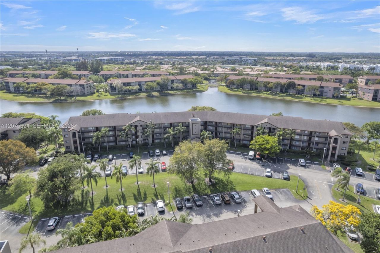 850 SW 138th Ave, Unit 213D, Pembroke Pines, FL 33027 Photo