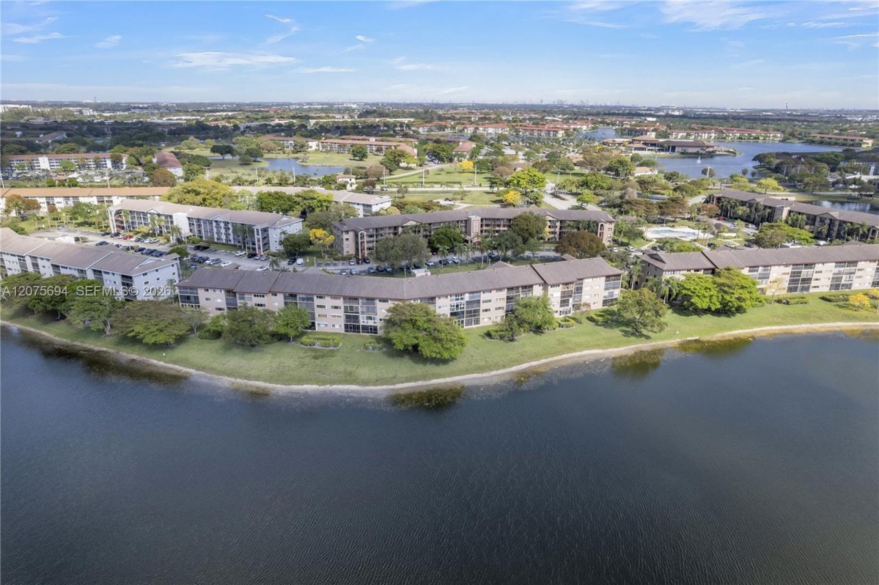 850 SW 138th Ave, Unit 213D, Pembroke Pines, FL 33027 Photo