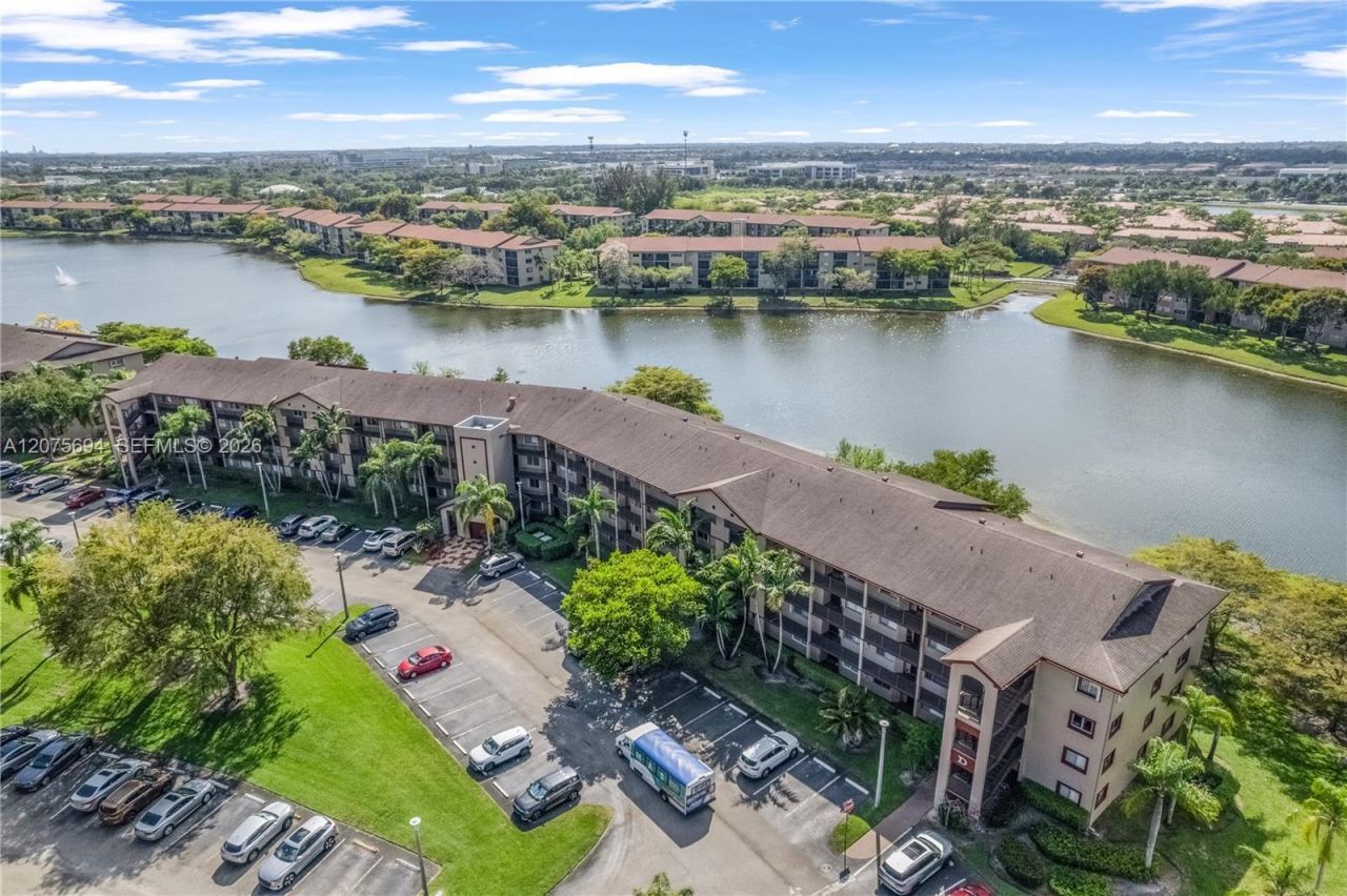 850 SW 138th Ave, Unit 213D, Pembroke Pines, FL 33027 Photo