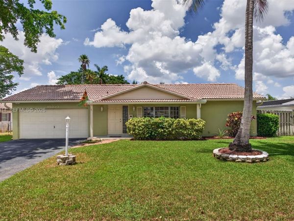 10320 NW 42nd Dr , Coral Springs, FL 33065