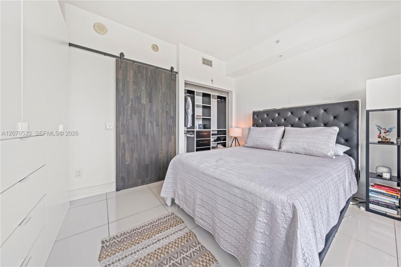 60 SW 13th St, Unit 2403, Miami, FL 33130 Photo