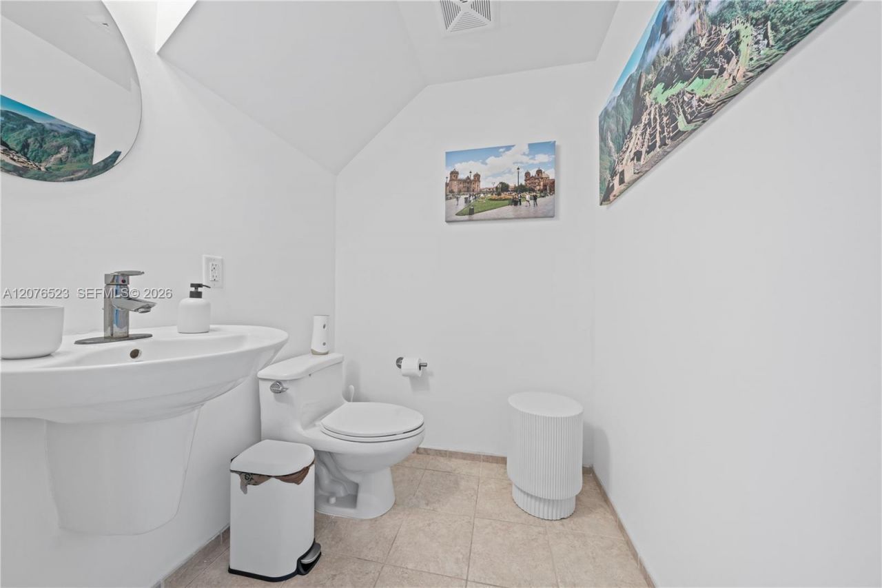 60 SW 13th St, Unit 2403, Miami, FL 33130 Photo