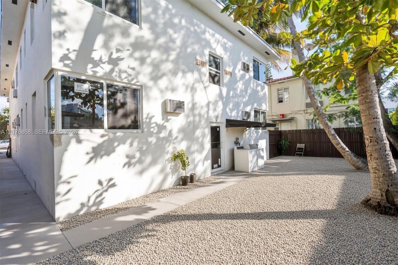 7510 Byron Ave, Unit 1, Miami Beach, FL 33141 Photo