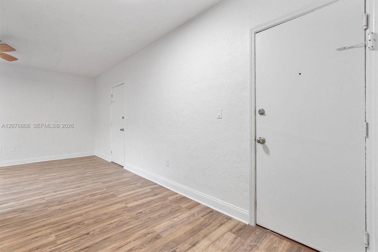 7510 Byron Ave, Unit 1, Miami Beach, FL 33141 Photo