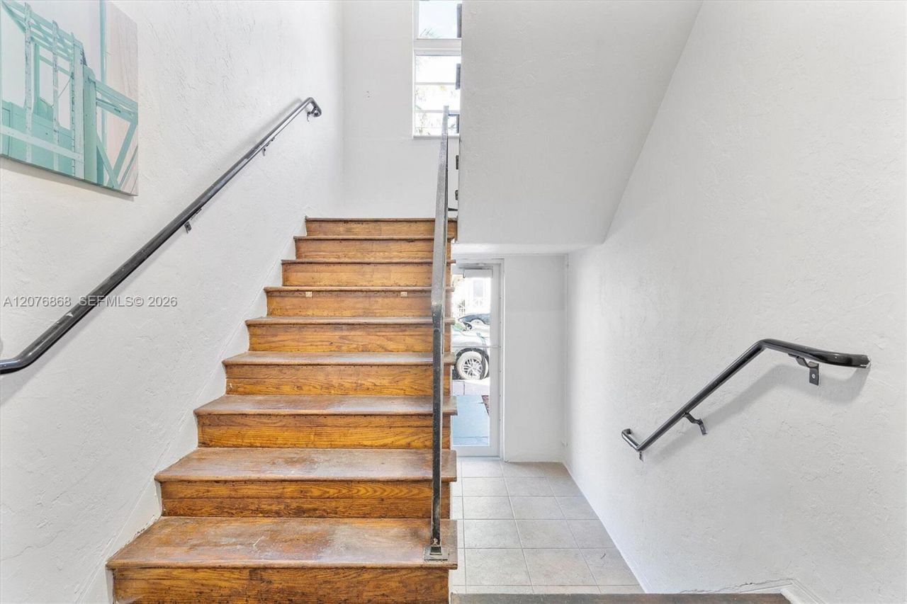 7510 Byron Ave, Unit 1, Miami Beach, FL 33141 Photo